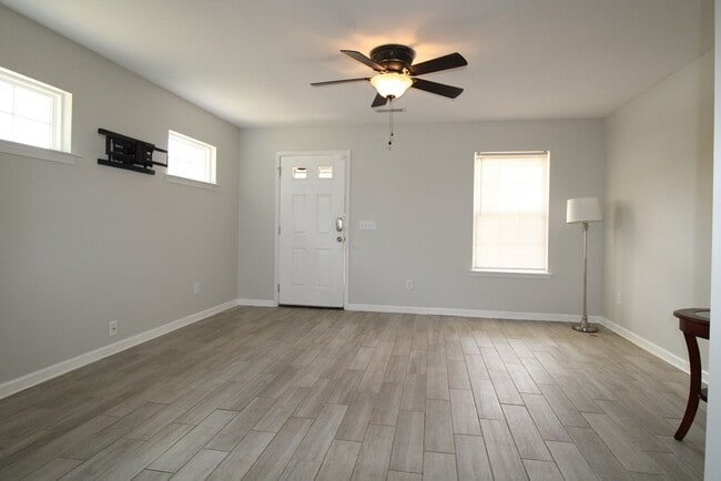 Building Photo - 1840 Polaris Dr