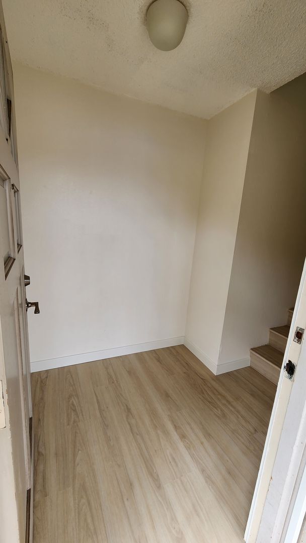 Building Photo - Partially Remodeled 1/1/1 in West Loch Fairways