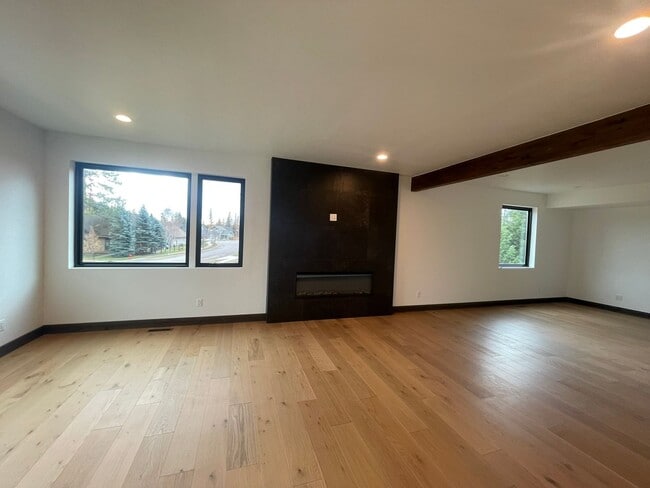 Building Photo - Whitefish Landing Town House