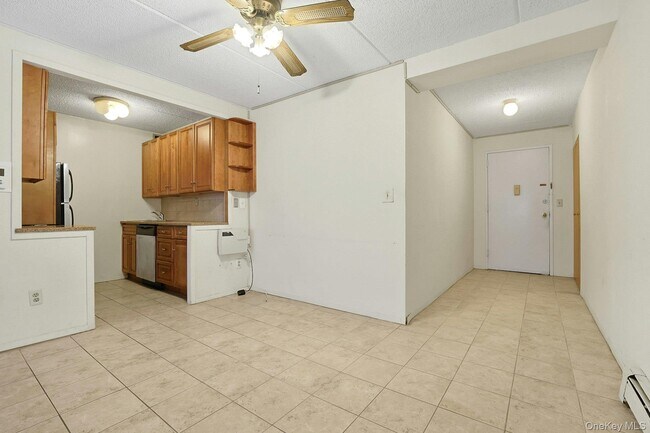 Building Photo - 560 Halstead Ave