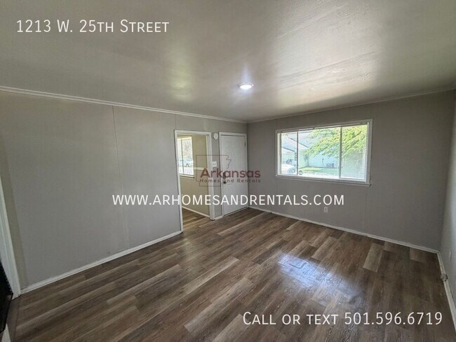 Building Photo - 1213 W 25th St