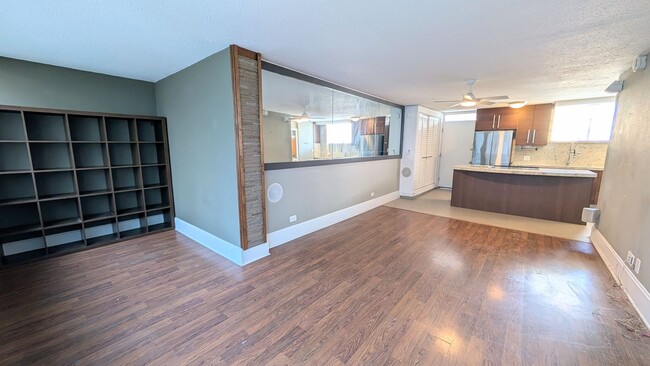 Building Photo - 1 Bed 1 Bath with Den at Waikiki Imperial Apt.