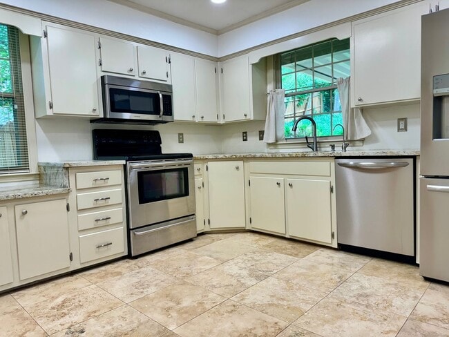 Building Photo - Nice 4BR Home in Perfect Location