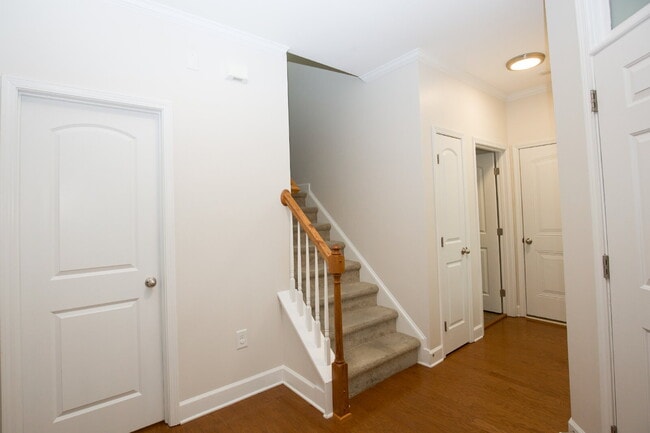 Building Photo - Charming 3 bed, 2.5 bath home with bonus t...
