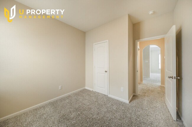Building Photo - 1817 Dahlia Way