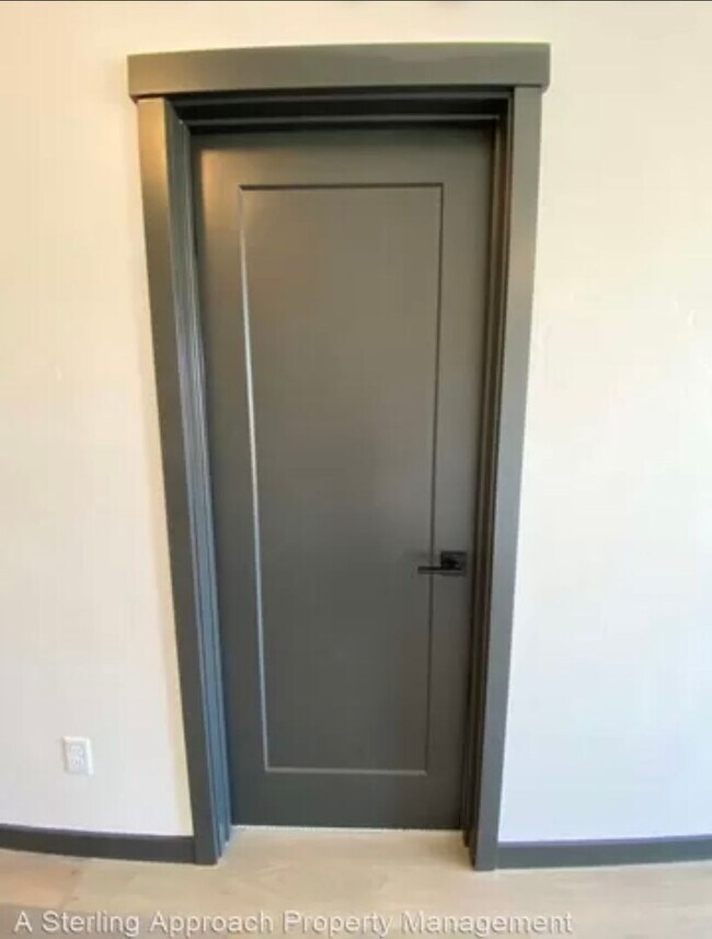 Building Photo - Close to Micron! Luxury Town Home With Two...