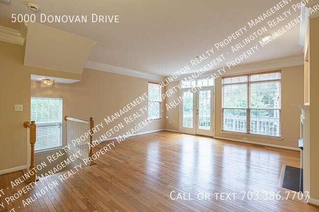 Building Photo - 5000 Donovan Dr