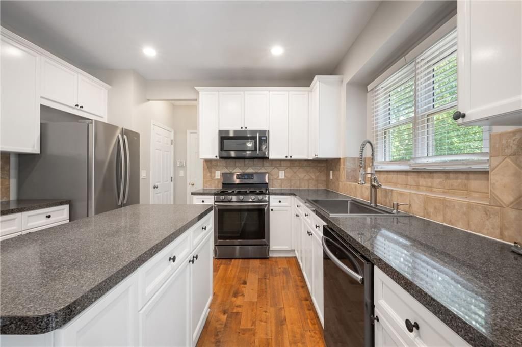 Building Photo - 61 Gellmore Ln