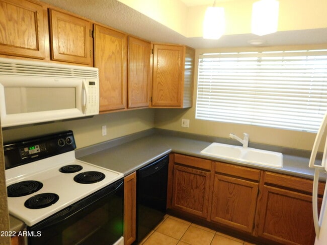 Building Photo - 5950 N 78th St