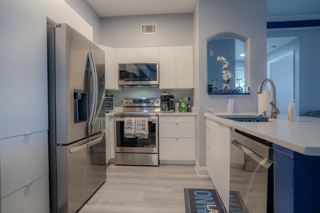 Building Photo - 3/2~Soho St ~ Resort Style Living!!!
