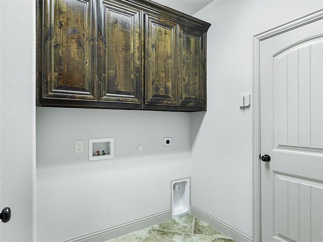 Building Photo - 909 Lake Meadow Ln