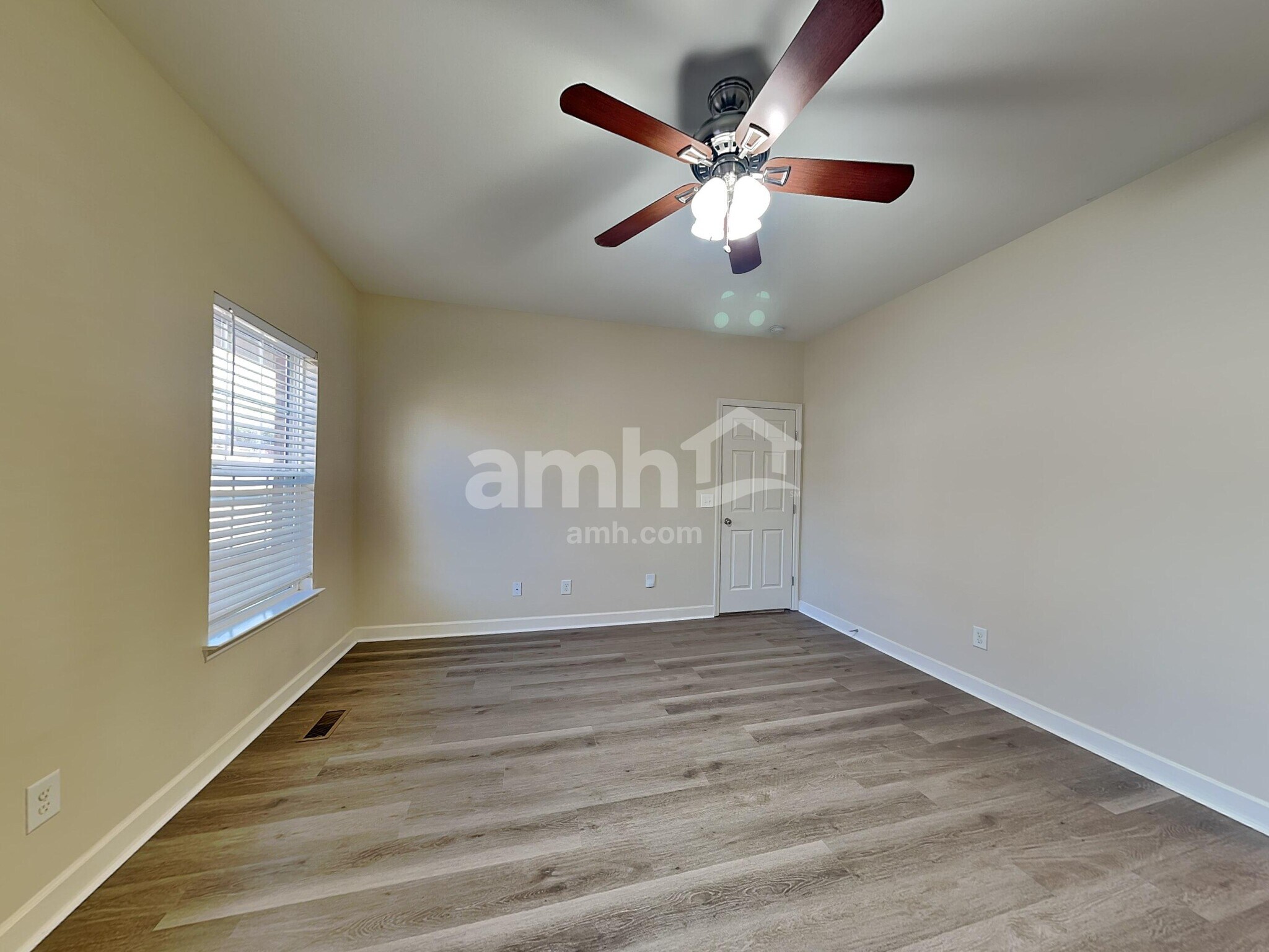 Building Photo - 140 Abbey Rd