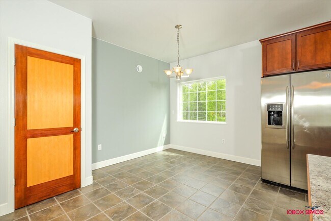 Building Photo - 2 BD, 2 BA Single-Family with Airstrip acc...