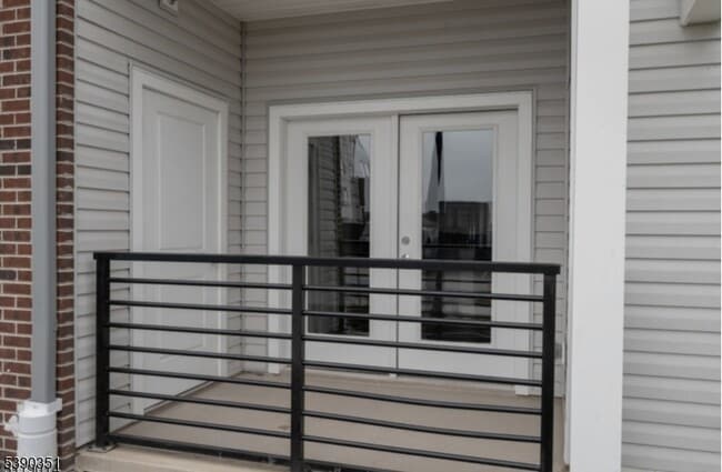 Building Photo - 2 Vanderbilt Blvd