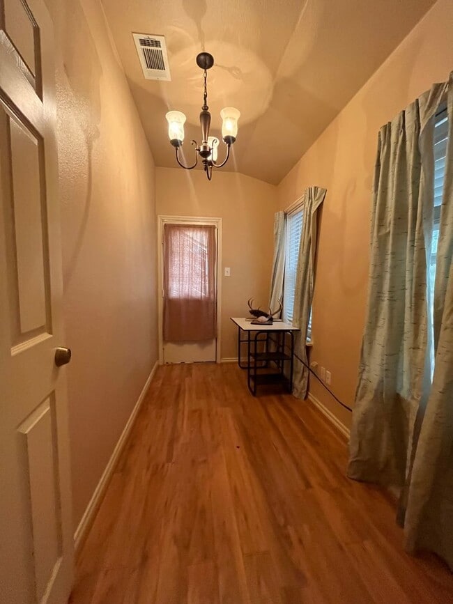 Building Photo - Gated Entry 5 bedroom, 3.5 Bath Home on 16...