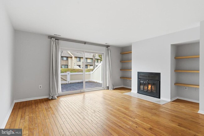 Building Photo - 60 Hampshire Dr