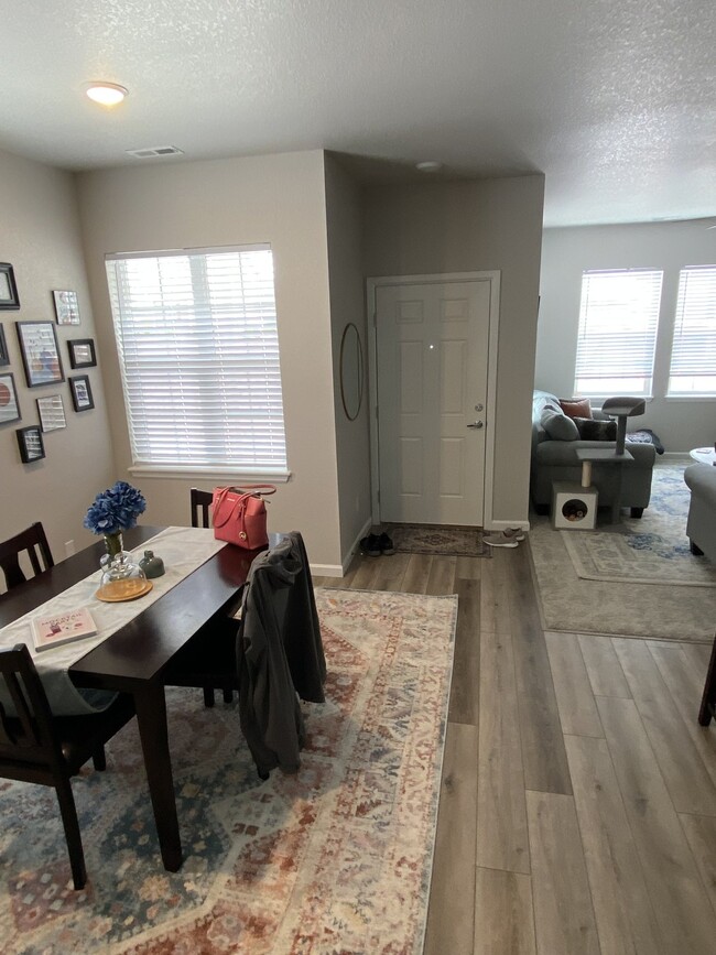 Building Photo - 3 bedroom Wolf Ranch Townhome - Laurel Mou...