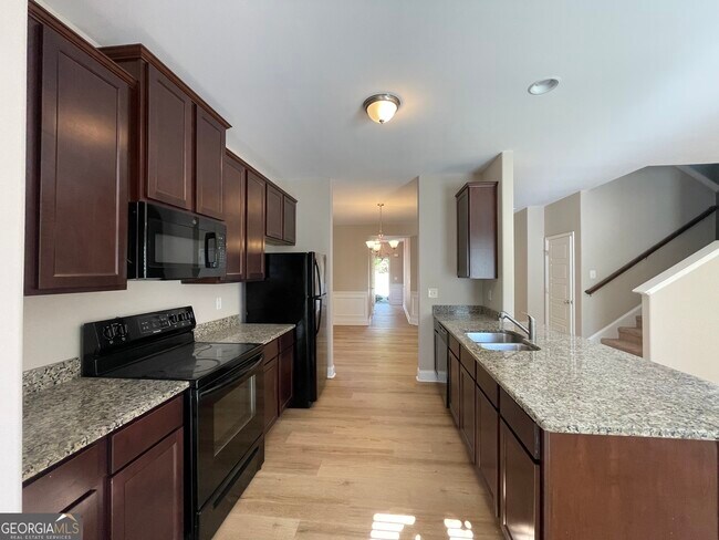 Building Photo - 495 Kirkland Dr