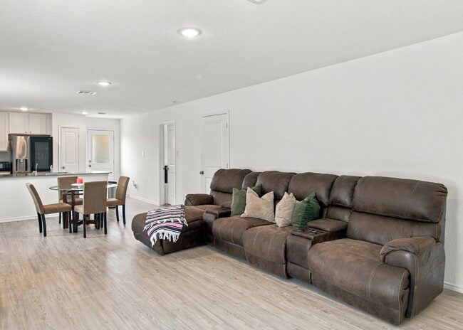 Building Photo - 3 Bedroom Home in Grace Valley