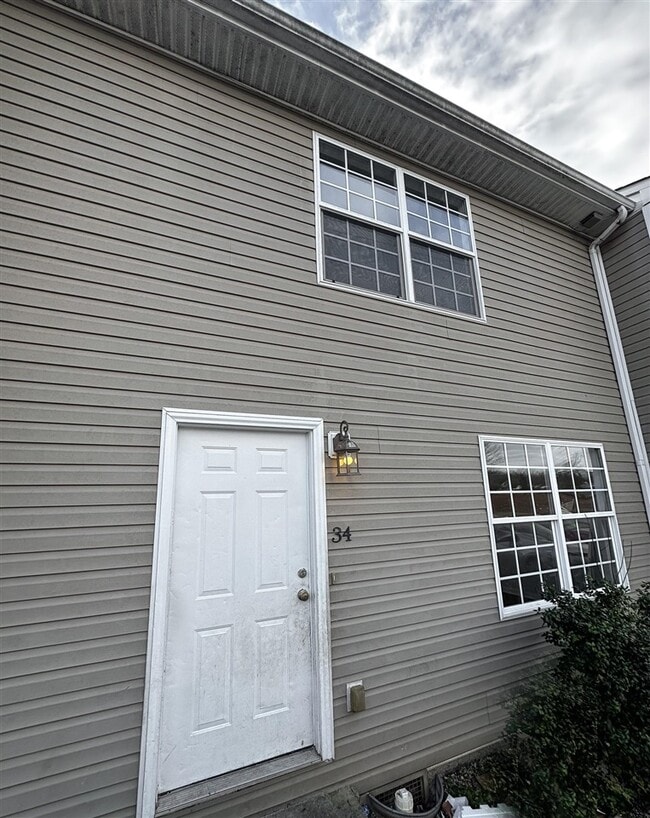 Building Photo - 1225 N Lee Dr