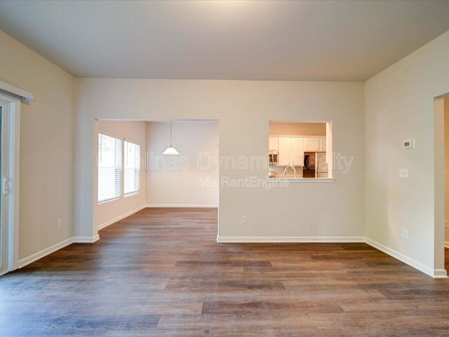 Building Photo - 916 S Battleground Ave