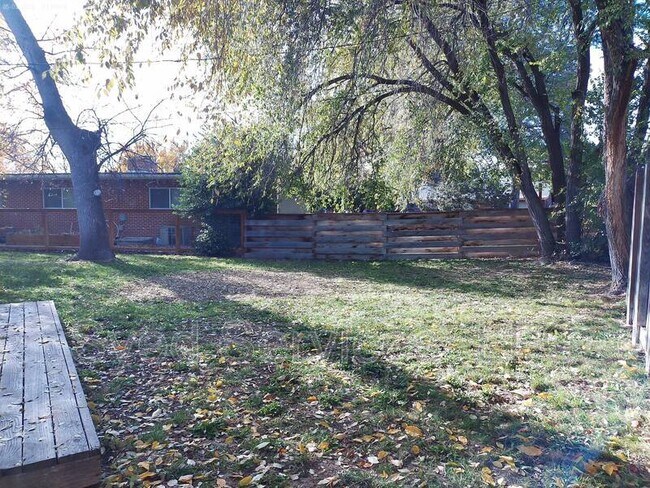 Building Photo - 1919 S Orchard St