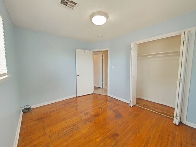 Building Photo - 4456 NW Baltimore Ave