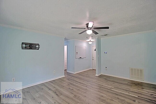 Building Photo - 1062 Kelly Dr