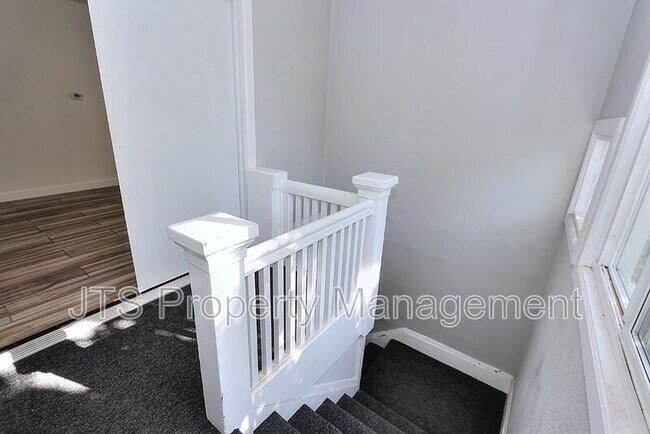 Building Photo - 1119-200 24th St