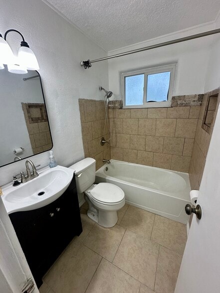Building Photo - 545 Aurora St