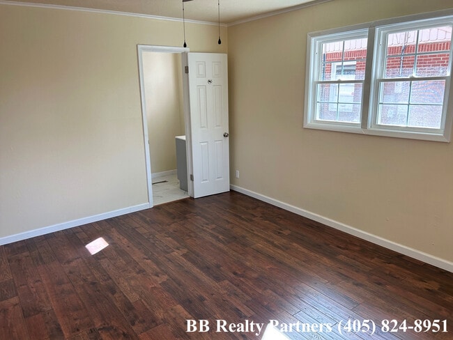 Building Photo - 2718 S Richmond Ave