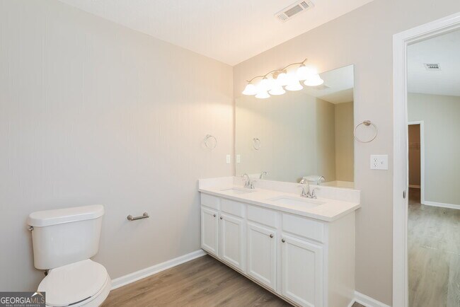 Building Photo - 1052 Navaho Trail