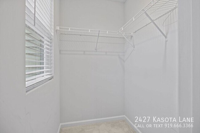 Building Photo - 2427 Kasota Ln