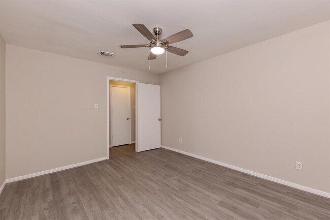 Building Photo - 3500 Tangle Brush Dr