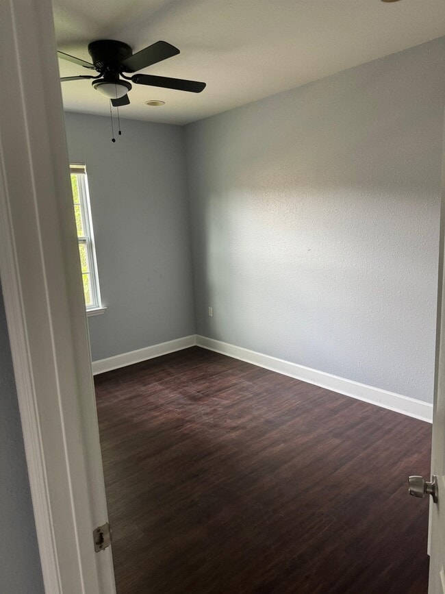 Building Photo - 1846 Belle Vue Way