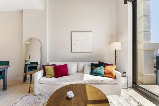 Building Photo - 801 S Olive Ave