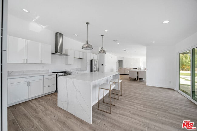 Building Photo - 23500 Aetna St