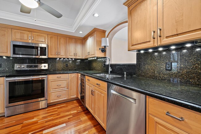 Building Photo - 356 Golfview Rd