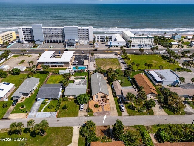 Building Photo - 497 Grandview Ave