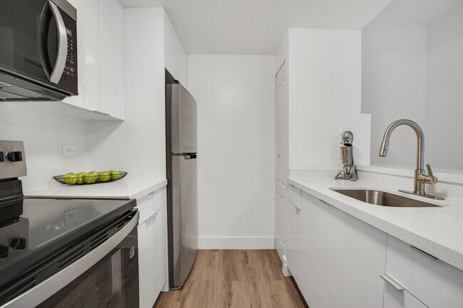 Building Photo - 536 14th St