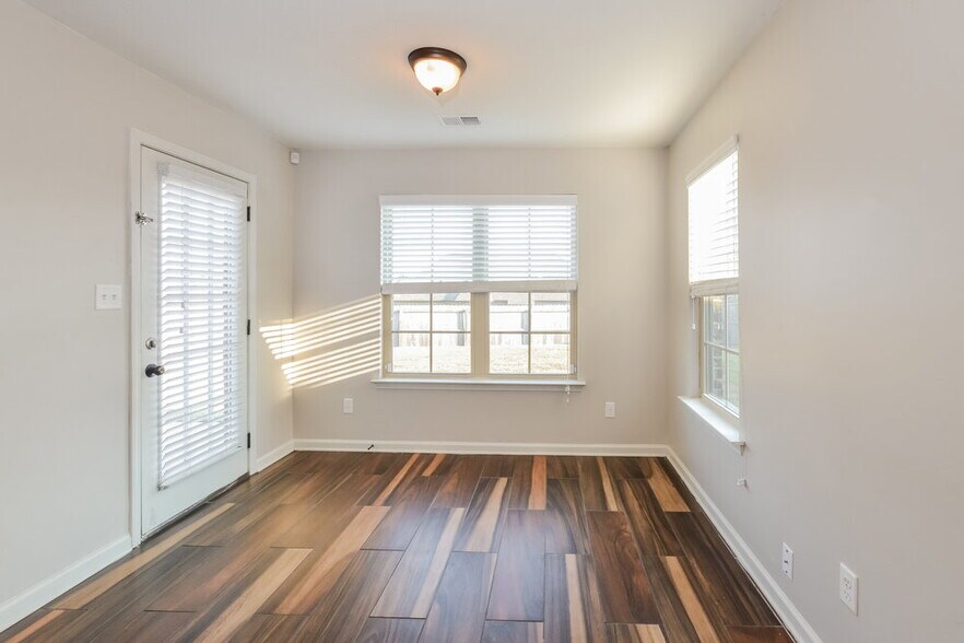 Building Photo - 2565 Woodcutter Dr