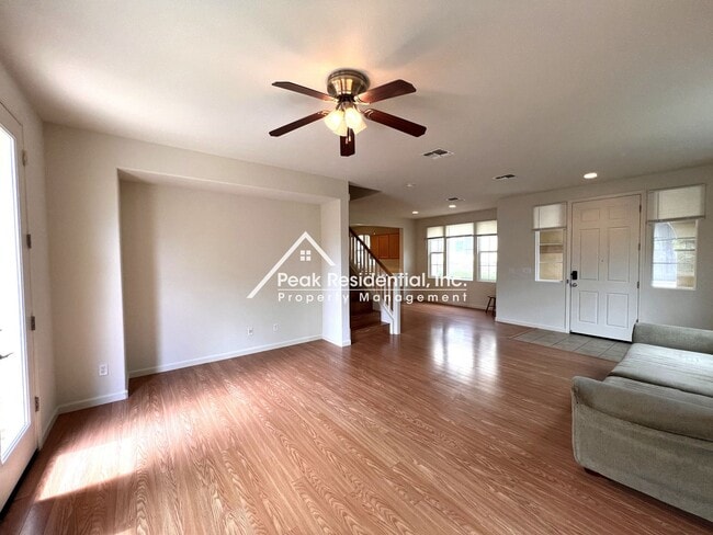 Building Photo - Beautiful 4bd/2.5ba Folsom Home with 2 Car Garage!