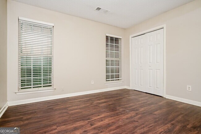 Building Photo - 5008 Kens Ct