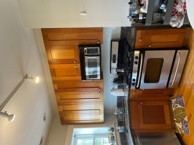 Building Photo - 2537 Prairie Ave