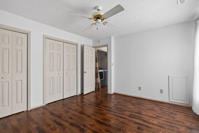 Building Photo - Yorktown Townhouse