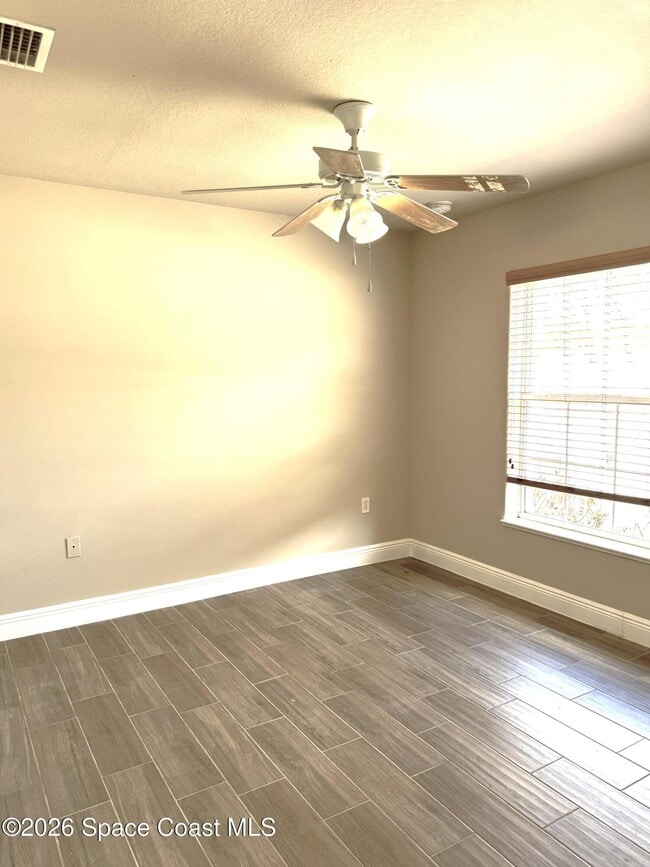 Building Photo - 320 Jennifer Dr