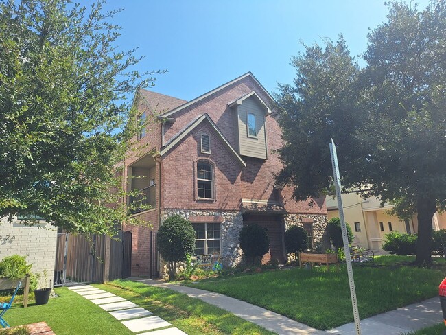 Building Photo - 3416 Westminster Ave