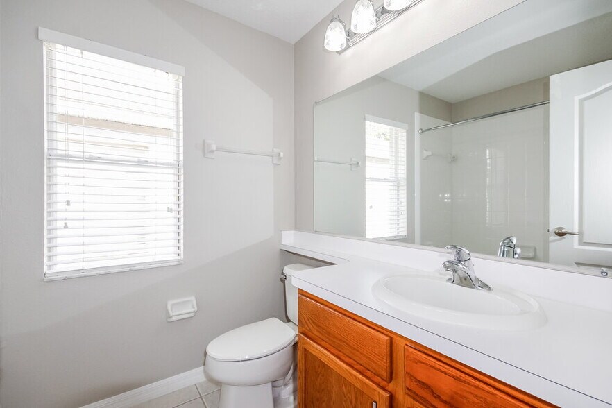 Building Photo - 905 15th St NE