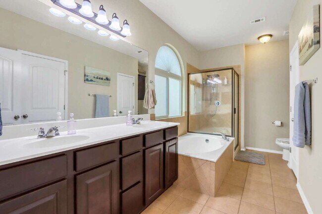 Building Photo - "Charming 3-Bed Oasis with 2.5 Baths in Sa...