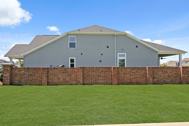Building Photo - 1735 Harvest Lake Dr